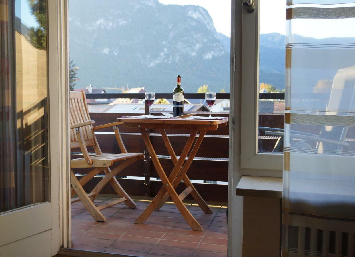 Sunny 1-Room Apartment Near Railway Station Garmisch-Partenkirchen Eksteriør billede