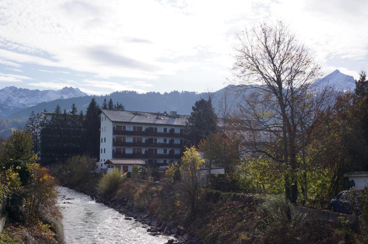 Sunny 1-Room Apartment Near Railway Station Garmisch-Partenkirchen Eksteriør billede